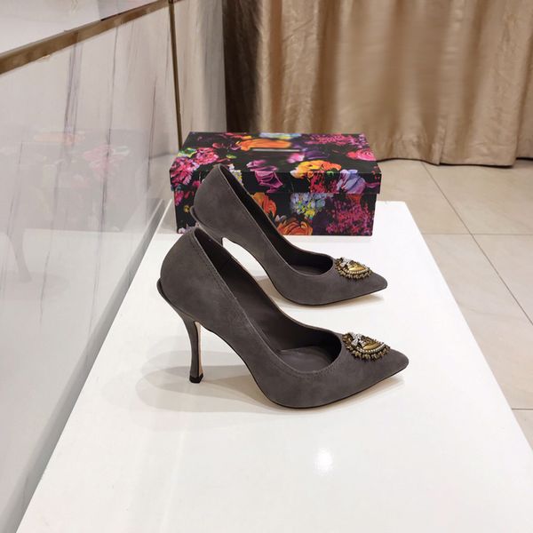 2021 good quality fashion women luxurys designers shoes designer sandals womens luxury high heels sandal dress shoess with box size 35-41 -g, Black
2021 good quality fashion women luxurys designers shoes designer sandals womens luxury high heels sandal dress shoess with box size 35-41 -g, Black