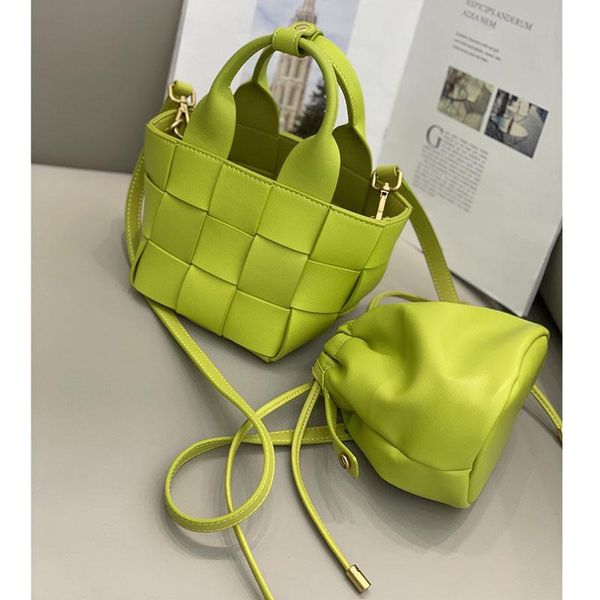 evening bags 2021 spring and summer fashion basket handbag, 100% hand-woven large-capacity one-shoulder messenger bag
evening bags 2021 spring and summer fashion basket handbag, 100% hand-woven large-capacity one-shoulder messenger bag