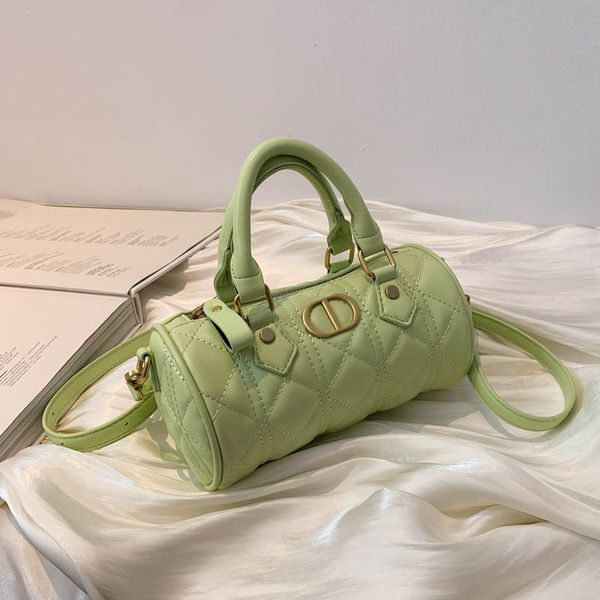 evening bag solid small women's 2021 summer fashion lingge chain messenger and single shoulder cylinder
evening bag solid small women's 2021 summer fashion lingge chain messenger and single shoulder cylinder