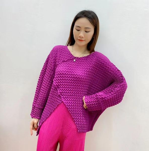 knits miyake fashion fold pure color long sleeve o-neck irregular t-shirt, White 
knits miyake fashion fold pure color long sleeve o-neck irregular t-shirt, White