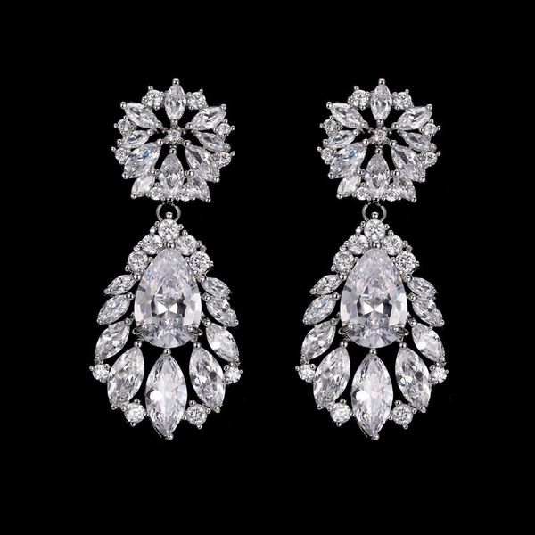 bettyue luxury cz zirconia chandelier dangles earrings for women anniversary fashion bridal wedding jewelry stud, Golden;silver
bettyue luxury cz zirconia chandelier dangles earrings for women anniversary fashion bridal wedding jewelry stud, Golden;silver