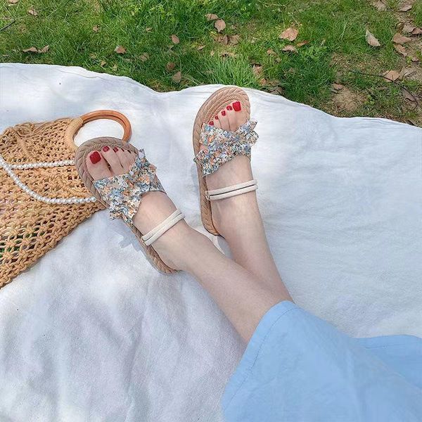 slippers sandals female fairy wind 2021 summer fashion wild flower student lady flat bottom gladiator, Black
slippers sandals female fairy wind 2021 summer fashion wild flower student lady flat bottom gladiator, Black