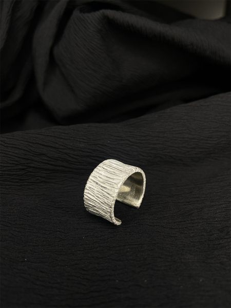 niche handmade 925 sterling silver ring dark heavy industry original design crack opening fashion jewelry accessories
niche handmade 925 sterling silver ring dark heavy industry original design crack opening fashion jewelry accessories