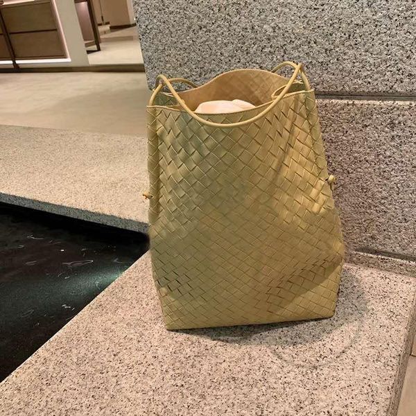 evening bags women's knitted handbag, large capacity leather bag with knot zipper, suede interior shopping bag, in autumn 2021
evening bags women's knitted handbag, large capacity leather bag with knot zipper, suede interior shopping bag, in autumn 2021