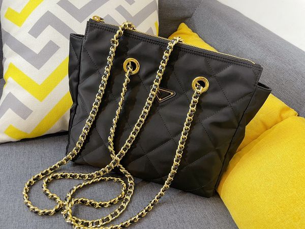 the middle chain ling stray package bags, pure manual nylon design, can be single shoulder aslant back method, contracted atmosphere, joker
the middle chain ling stray package bags, pure manual nylon design, can be single shoulder aslant back method, contracted atmosphere, joker