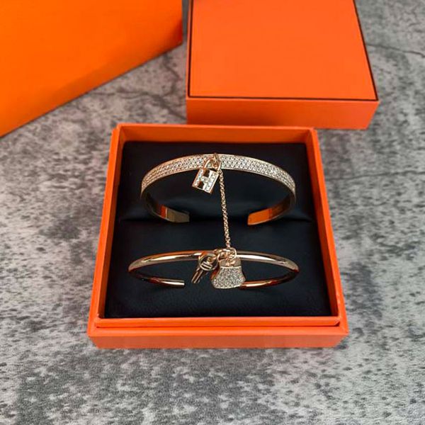 new high quatity copper diamond bracelets designer jewelry women bracelets mens gold bracelet luxury o'kelly bangle with original box, Black
new high quatity copper diamond bracelets designer jewelry women bracelets mens gold bracelet luxury o'kelly bangle with original box, Black
