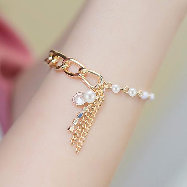 charm bracelets simple style round pearl tassel water drop rhinestone gold color for women wholesale, Golden;silver
charm bracelets simple style round pearl tassel water drop rhinestone gold color for women wholesale, Golden;silver
