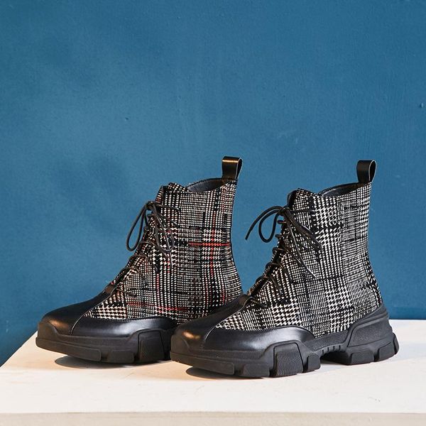 boots charm2021 light plaid low british zipper style side plush short women's autumn and winter coat, Black
boots charm2021 light plaid low british zipper style side plush short women's autumn and winter coat, Black