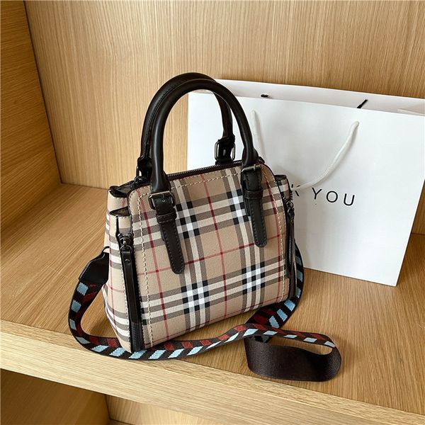 messenger bags messenger bagssimple handbag advanced fashion slant across women's classic lattice big net red capacity broadband bag
messenger bags messenger bagssimple handbag advanced fashion slant across women's classic lattice big net red capacity broadband bag