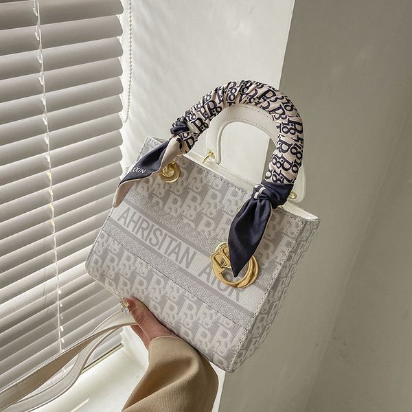 70% off luxury design handbag beibei shangpin 2021 new fashion trend canvas letter diana portable one shoulder slant across women's bag
70% off luxury design handbag beibei shangpin 2021 new fashion trend canvas letter diana portable one shoulder slant across women's bag