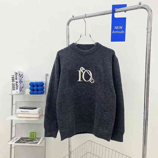 2022 factory wholesale new d + paper clip embroidered round neck sweater in autumn and winter of 21 men's and women's casual simpl, White;black
2022 factory wholesale new d + paper clip embroidered round neck sweater in autumn and winter of 21 men's and women's casual simpl, White;black