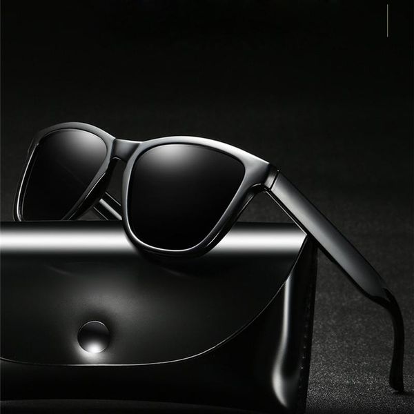 sunglasses 2021 fashion for men women with gradient uv400 lens polarized sun glasses outdoors, White;black
sunglasses 2021 fashion for men women with gradient uv400 lens polarized sun glasses outdoors, White;black