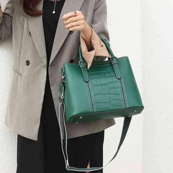 first layer cowhide crocodile pattern princess diana bag 2021 new leather women's messenger versatile one shoulder handbag 6859
first layer cowhide crocodile pattern princess diana bag 2021 new leather women's messenger versatile one shoulder handbag 6859