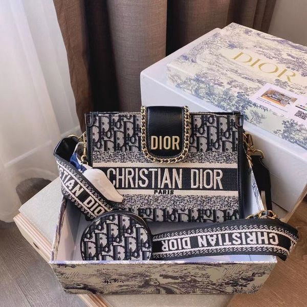 the new sales promotion, spring fashion single shoulder tiktok female bag, net red voice is the same. ysj
the new sales promotion, spring fashion single shoulder tiktok female bag, net red voice is the same. ysj