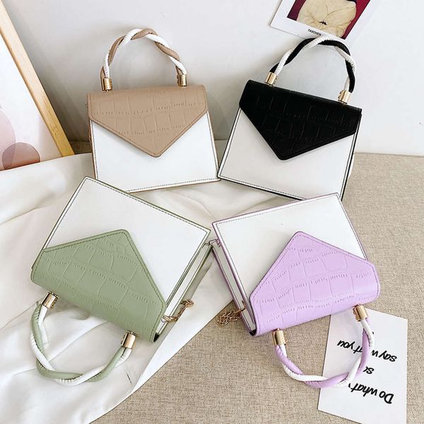 pattern one shoulder chain bag contrast color temperament diagonal lightweight buckle dinner portable small square
pattern one shoulder chain bag contrast color temperament diagonal lightweight buckle dinner portable small square