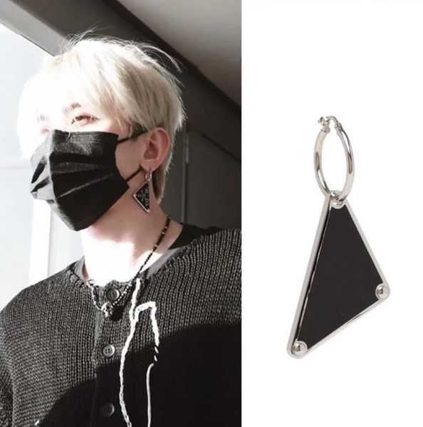 2021 latest designer triangular black earrings fashion men and women pendant earrings, Silver
2021 latest designer triangular black earrings fashion men and women pendant earrings, Silver