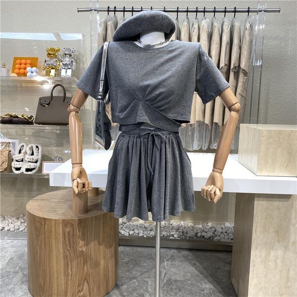 waist-exposed design sense of irregular short-sleeved +high waist wide legs short trousers skirt sports and leisure two suit women's tr, Gray
waist-exposed design sense of irregular short-sleeved +high waist wide legs short trousers skirt sports and leisure two suit women's tr, Gray