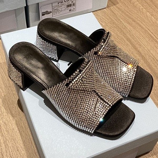 spring summer new arrived woman chunky slippers femal triangle buckle square head peep toes slippers ladies luxury rhinestone half shoes siz, Black
spring summer new arrived woman chunky slippers femal triangle buckle square head peep toes slippers ladies luxury rhinestone half shoes siz, Black