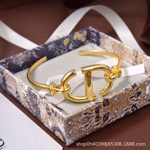 2021 new product, letter cd, old, gun gold, texture, golden wind bracelet, female D home, Black
2021 new product, letter cd, old, gun gold, texture, golden wind bracelet, female D home, Black