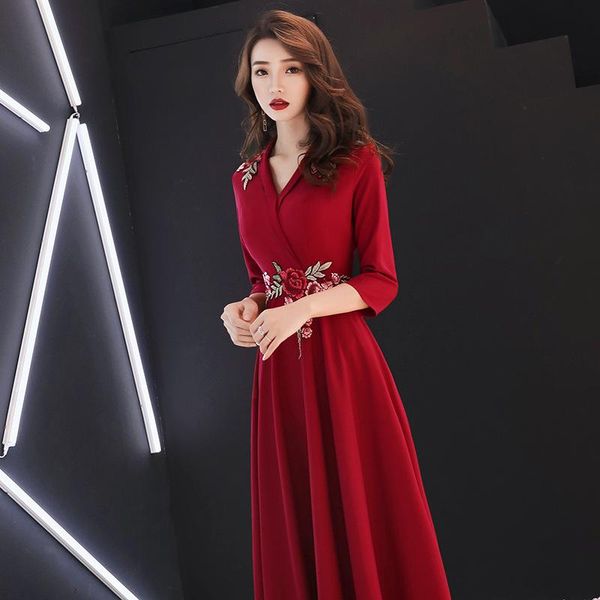 lady exquisite flower appliques bridal wedding dresses elegant turn-down collar banquet gown burgundy vintage formal party dress ethnic clot, Red
lady exquisite flower appliques bridal wedding dresses elegant turn-down collar banquet gown burgundy vintage formal party dress ethnic clot, Red