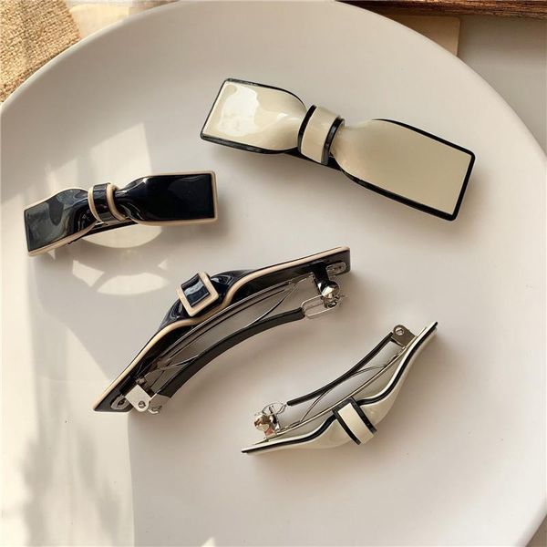 hair accessories barrette for women girl acrylic clip hairpin bow knot black white head wholesale 2021 fashion
hair accessories barrette for women girl acrylic clip hairpin bow knot black white head wholesale 2021 fashion