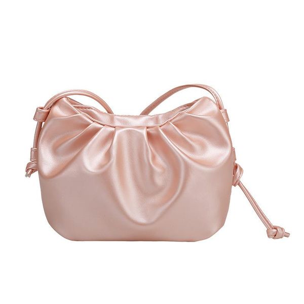 wallets fashion one shoulder cloud small bag 2021 folded shell, Red;black
wallets fashion one shoulder cloud small bag 2021 folded shell, Red;black