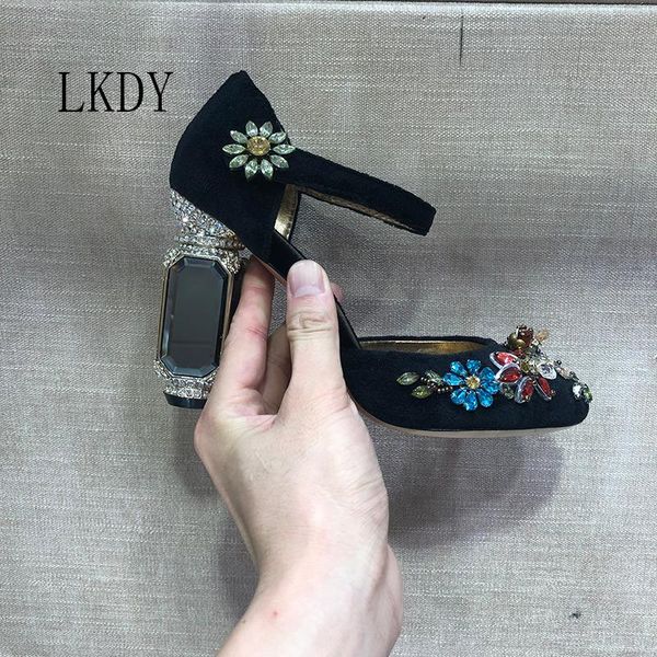 dress shoes 2021 velvet stitching handmade rhinestone inlaid color crystal embroidery retro high heel women's heels, Black
dress shoes 2021 velvet stitching handmade rhinestone inlaid color crystal embroidery retro high heel women's heels, Black