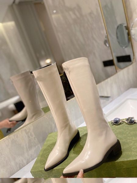 2022 designer luxury women's knee boots leather pointed toe platform rain boots back zipper black beige casual shoes with box
2022 designer luxury women's knee boots leather pointed toe platform rain boots back zipper black beige casual shoes with box