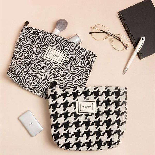 pc fashion women large makeup bag vintage flower cosmetic travel leopard beauty case storage organizer bags & cases
pc fashion women large makeup bag vintage flower cosmetic travel leopard beauty case storage organizer bags & cases