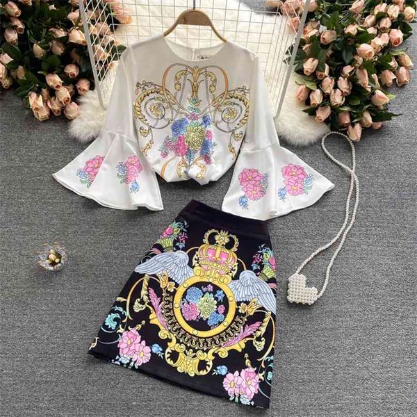 vintage printted two piece set omen summer o-neck flare sleeve blouse shirt and black print a-line mini skirts suits 210602, White
vintage printted two piece set omen summer o-neck flare sleeve blouse shirt and black print a-line mini skirts suits 210602, White