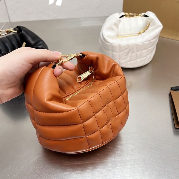 2022retro fashion big-name ladies shoulder bag classic leather stitching designer handbags luxury b outdoor sacoche street singl
2022retro fashion big-name ladies shoulder bag classic leather stitching designer handbags luxury b outdoor sacoche street singl