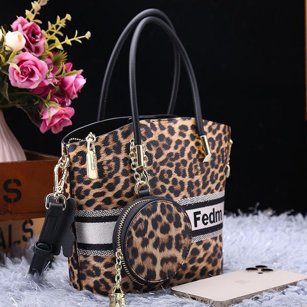 evening bags leopard print genuine leather handbags 2021 fashion all-match ladies portable casual shoulder satchels purses sac luxe femme
evening bags leopard print genuine leather handbags 2021 fashion all-match ladies portable casual shoulder satchels purses sac luxe femme