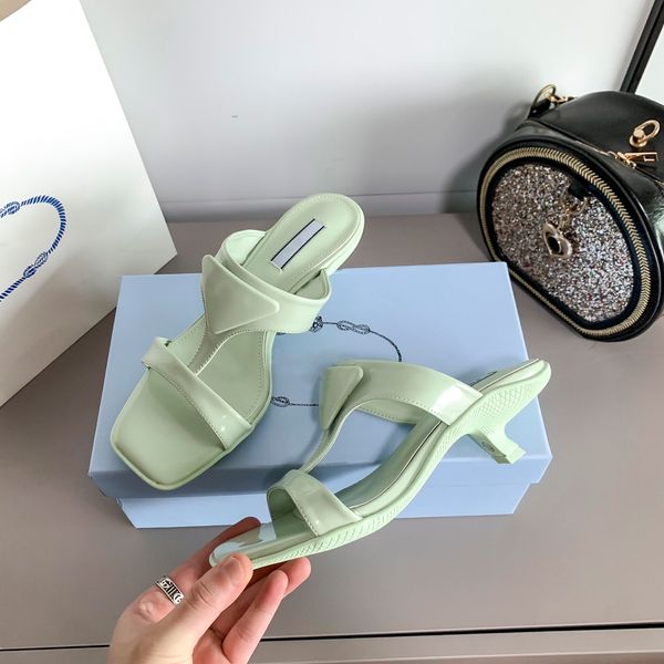 women's sandals luxury comfortable breathable fashion low heel famous brand design size 35-40, Black
women's sandals luxury comfortable breathable fashion low heel famous brand design size 35-40, Black