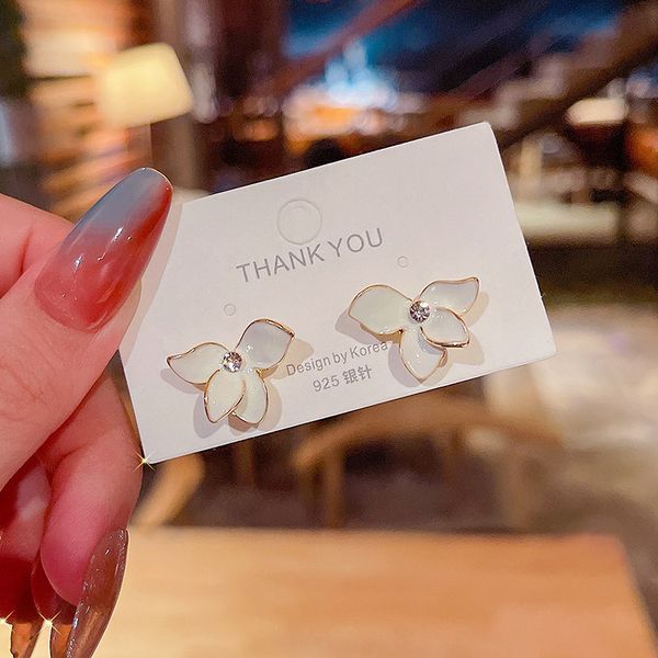 wholesale price classic design studs titanium steel screw with drill earrings semi-circular opening with drill earrings for women gift 3k7, Golden;silver
wholesale price classic design studs titanium steel screw with drill earrings semi-circular opening with drill earrings for women gift 3k7, Golden;silver