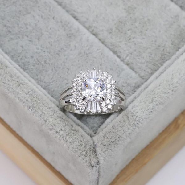 cluster rings selling european and american s925 silver fashion wedding ring zircon snowflake crystal hat luxury jewelry women's gifts, Golden;silver
cluster rings selling european and american s925 silver fashion wedding ring zircon snowflake crystal hat luxury jewelry women's gifts, Golden;silver