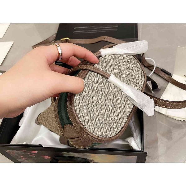 2021 luxury famous designer women fashion handbags shoulder bags cross body clutch bag bucket plain leather string interior zipper pocket
2021 luxury famous designer women fashion handbags shoulder bags cross body clutch bag bucket plain leather string interior zipper pocket