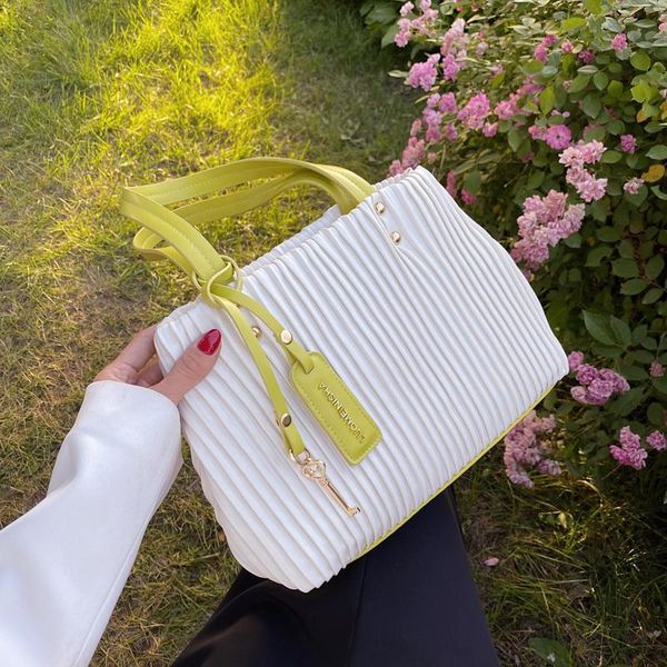 evening bags fashion pleated purses big handbags women shoulder 2021 designer ladies casual tote high quality
evening bags fashion pleated purses big handbags women shoulder 2021 designer ladies casual tote high quality