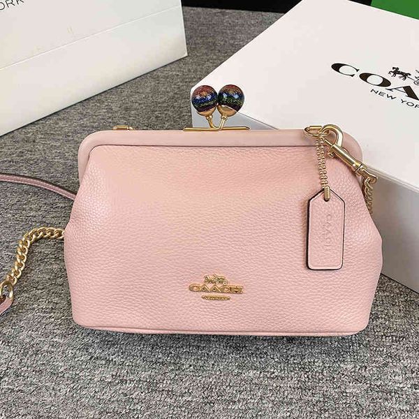2021c home new nors kiss button one shoulder slanting chain cloud elegant clip bag women's leather crossbody bag ysj
2021c home new nors kiss button one shoulder slanting chain cloud elegant clip bag women's leather crossbody bag ysj