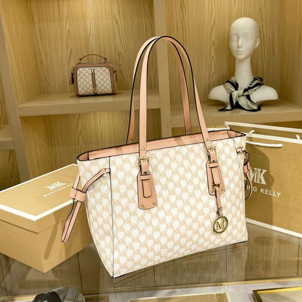 hong kong leather bag summer 2021 women's large capacity single shoulder advanced fashion portable tote bag
hong kong leather bag summer 2021 women's large capacity single shoulder advanced fashion portable tote bag