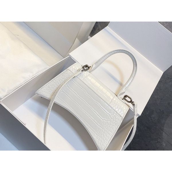 chain crossbody bag rivet pack wallets purses fashion gold nails series sheepskin genuine leather women chain handbags
chain crossbody bag rivet pack wallets purses fashion gold nails series sheepskin genuine leather women chain handbags