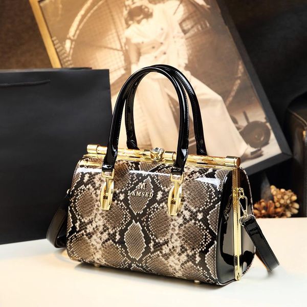 evening bags luxury designer 2021 fashion ladies high-quality leather snake print large-capacity pillow handbag crossbody shoulder bag cc
evening bags luxury designer 2021 fashion ladies high-quality leather snake print large-capacity pillow handbag crossbody shoulder bag cc