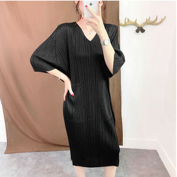 summer plus size loose v-neck batwing sleeve solid dress pleated knee-length dresses women 210421, Black;gray
summer plus size loose v-neck batwing sleeve solid dress pleated knee-length dresses women 210421, Black;gray