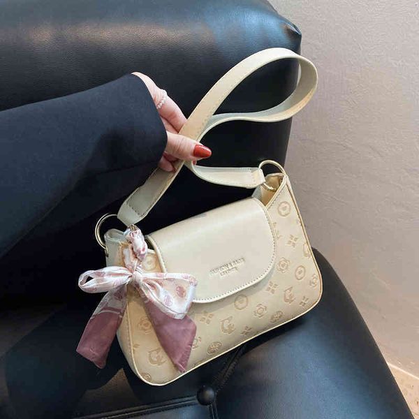 2022 latest handbag factory store in september, this year's popular small bag female silk scarf embossed single shoulder armpit square
2022 latest handbag factory store in september, this year's popular small bag female silk scarf embossed single shoulder armpit square