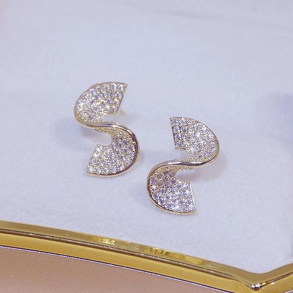 stud trendy design pave exquisite cz twist earring for women zirconia luminous dazzling earrings accessories, Golden;silver
stud trendy design pave exquisite cz twist earring for women zirconia luminous dazzling earrings accessories, Golden;silver