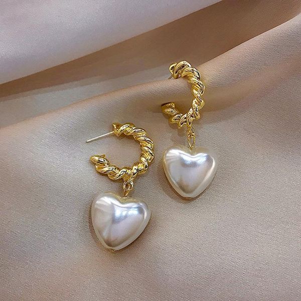 hoop & huggie 2021 beautiful white pearl heart drop earrings for women elegant golden korean style jewelry statement chic brincos bijoux, Golden;silver
hoop & huggie 2021 beautiful white pearl heart drop earrings for women elegant golden korean style jewelry statement chic brincos bijoux, Golden;silver