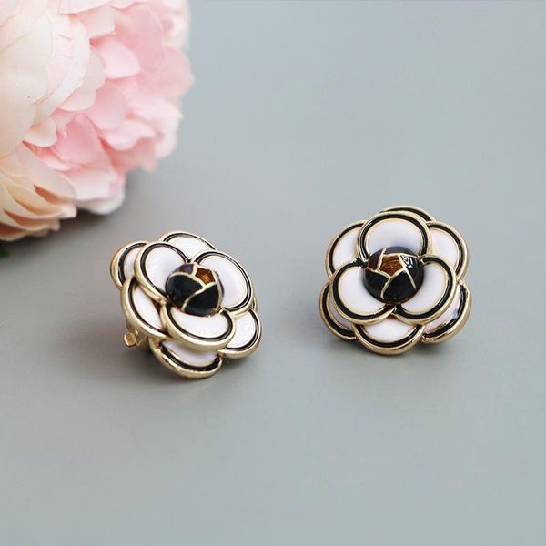 camellia necklace alloy electroplating oil drop flower earrings banquet accessories fashion small brooch stud, Golden;silver
camellia necklace alloy electroplating oil drop flower earrings banquet accessories fashion small brooch stud, Golden;silver