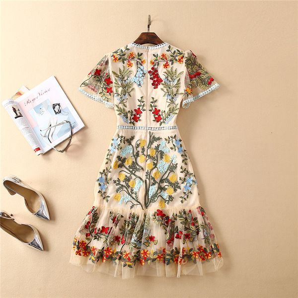 fashion female runway designer will see short style gorgerous flower embroidered tulle party dress, Black;gray
fashion female runway designer will see short style gorgerous flower embroidered tulle party dress, Black;gray
