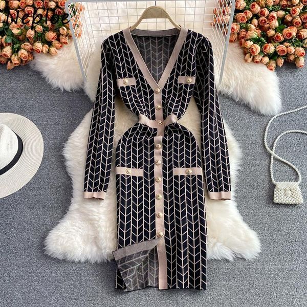 casual dresses neploe ladies temperament v-neck dress female bird lattice plaid print knitted robe 2021 autumn winter mid-length vestido, Black;gray
casual dresses neploe ladies temperament v-neck dress female bird lattice plaid print knitted robe 2021 autumn winter mid-length vestido, Black;gray