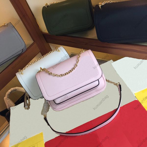 luxury designers bags calfskin turnbuckle design with leather shoulder pad adjustable chain can not be removed. parity wholesale
luxury designers bags calfskin turnbuckle design with leather shoulder pad adjustable chain can not be removed. parity wholesale
