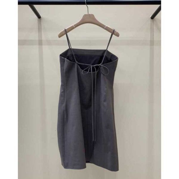 south korea dongdamen 2021 summer temperament casual suit show thin sling simple sleevels skirt drs, Black;gray
south korea dongdamen 2021 summer temperament casual suit show thin sling simple sleevels skirt drs, Black;gray